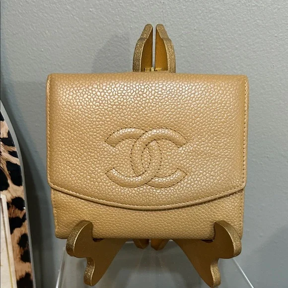 CHANEL Beige Leather Wallet - Picture 3 of 10
